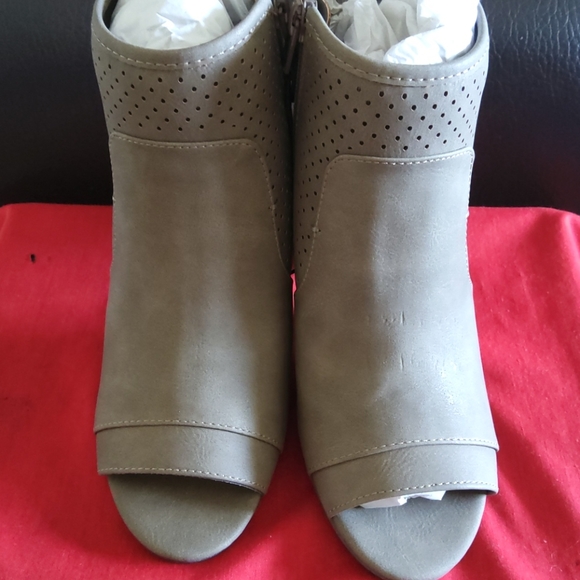 A.N.A. Tasha Zip Toe Block Heel - Picture 7 of 7